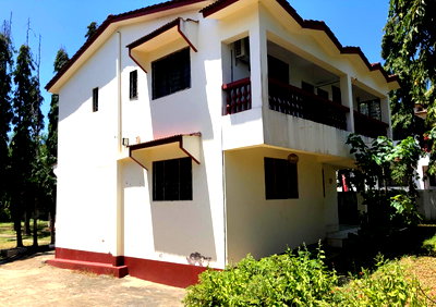 Quarter Acre 3BR Haven with Garden