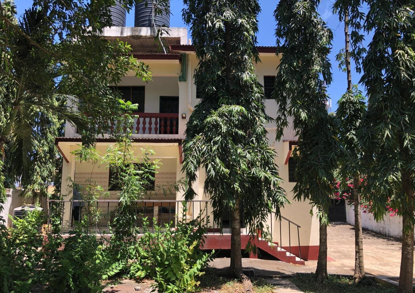 Quarter Acre 3BR Haven with Garden