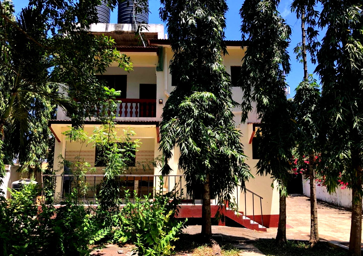 Quarter Acre 3BR Haven with Garden