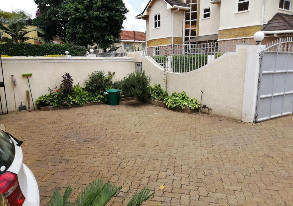 5-Ensuite Townhouse with DSQ & Private Garden - Lavington