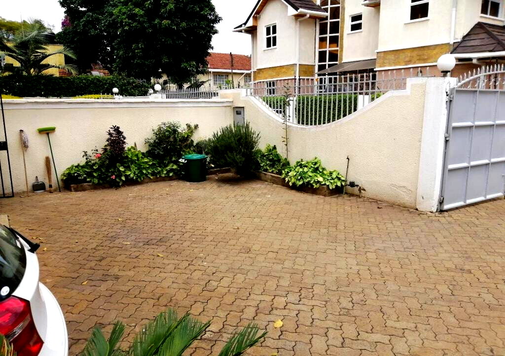 5-Ensuite Townhouse with DSQ & Private Garden - Lavington