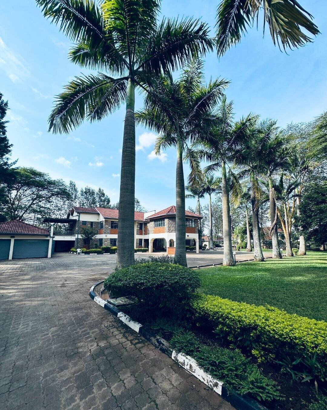 5-Bedroom Townhouse with Pool & Mature Garden – Karen