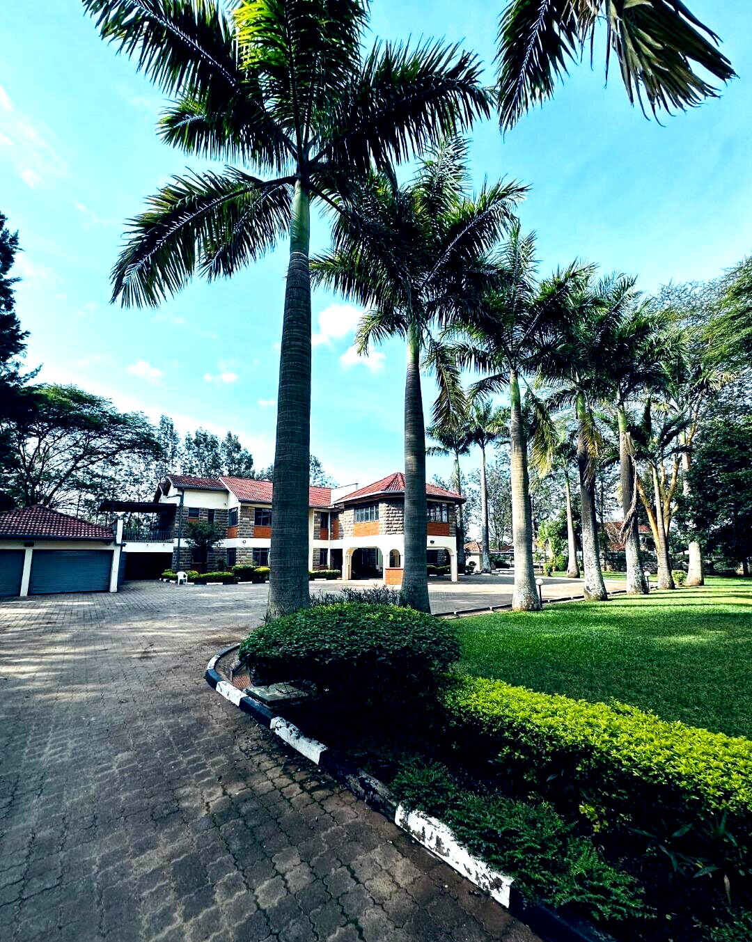 5-Bedroom Townhouse with Pool & Mature Garden – Karen