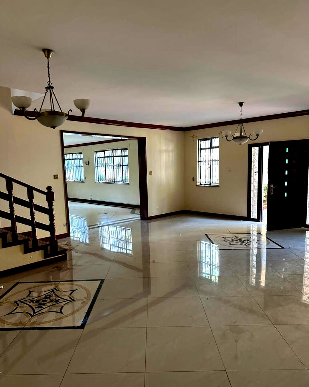 5-Bedroom Townhouse with Pool & Mature Garden – Karen