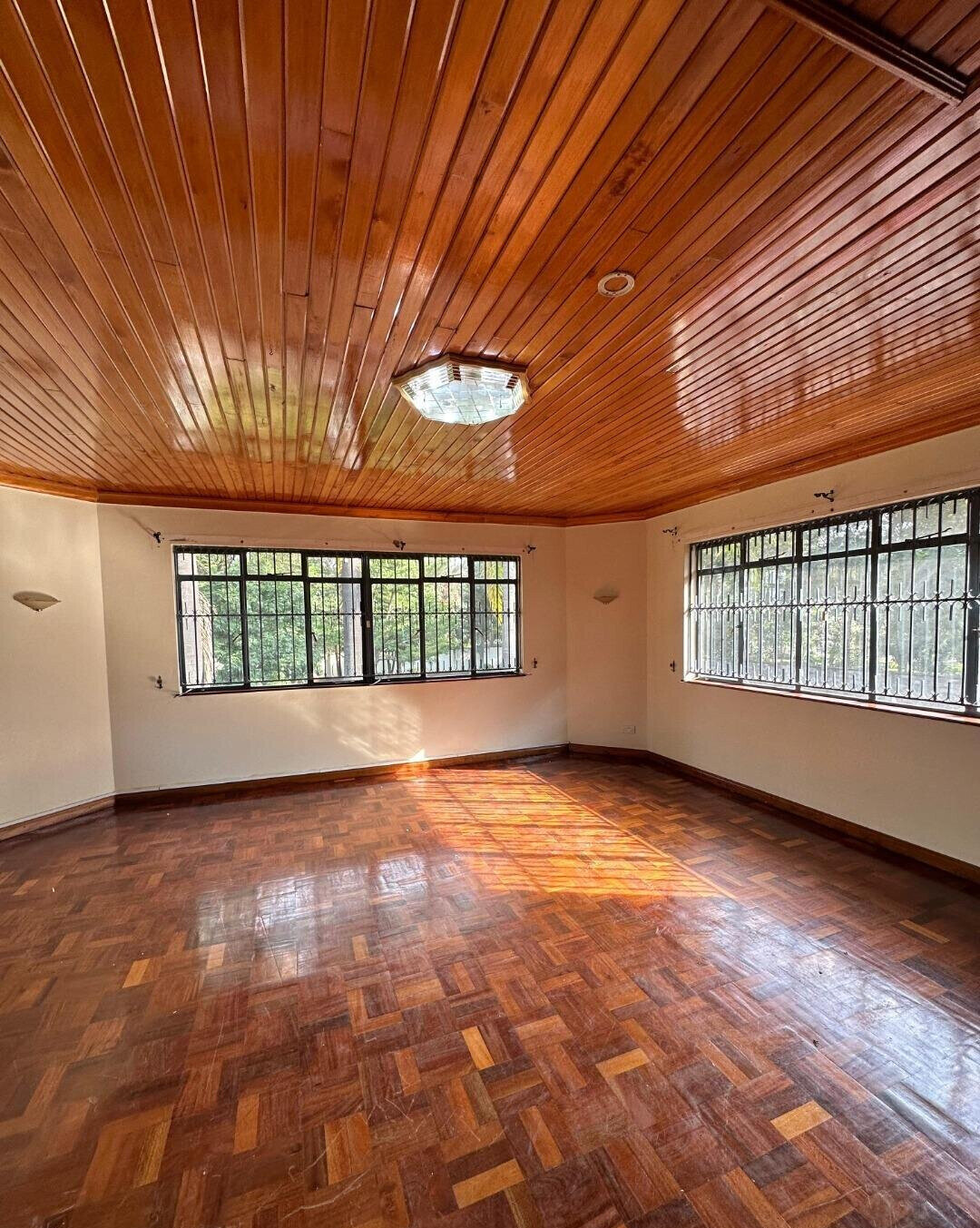 5-Bedroom Townhouse with Pool & Mature Garden – Karen
