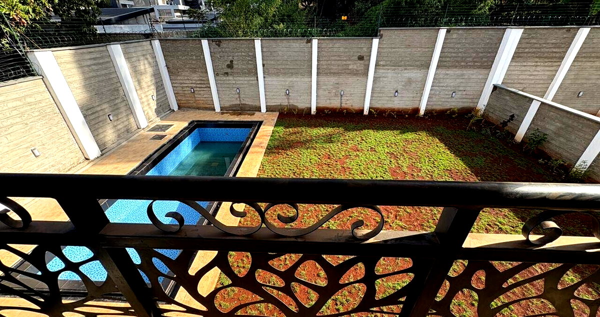 Luxury 5BR Villa with Garden