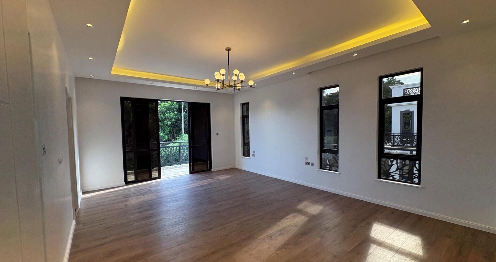 Luxury 5BR Villa with Garden