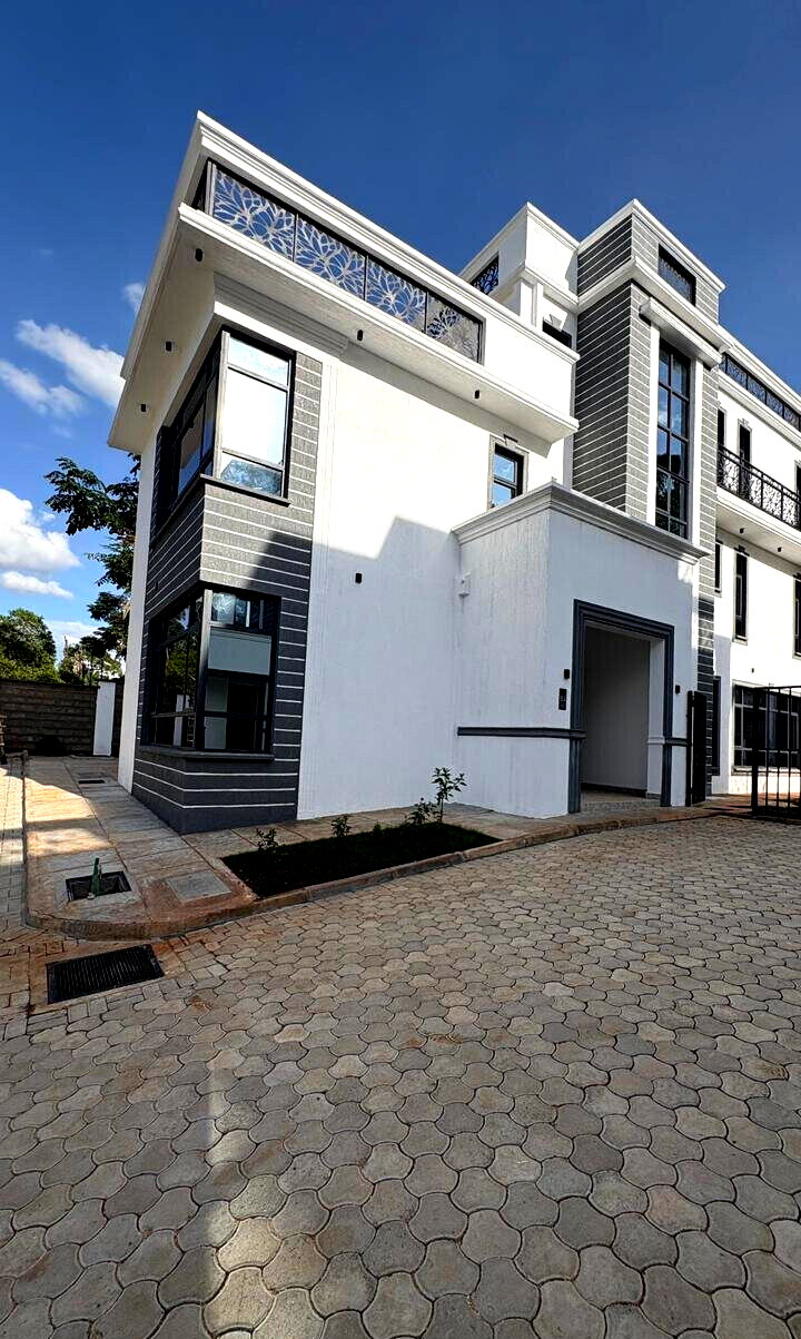 Luxury 5BR Villa with Garden