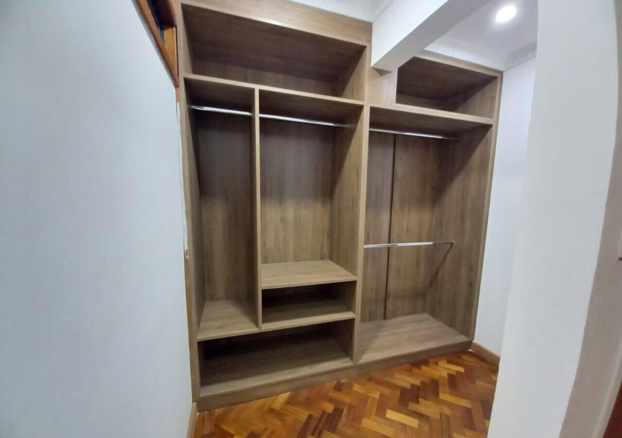 Elegant 5-Bed Villa with Fireplace & Mature Garden - Lavington
