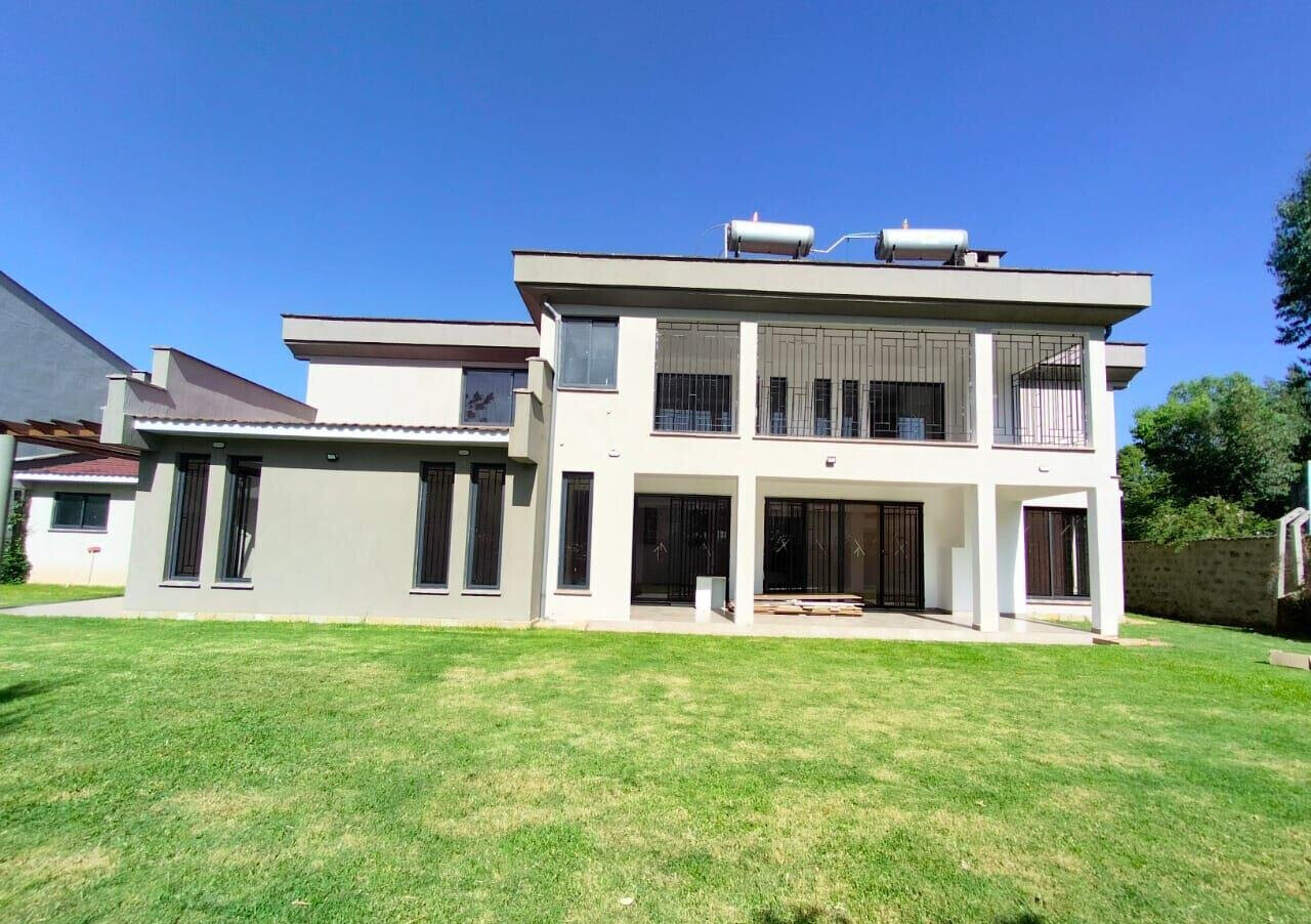 Elegant 5-Bed Villa with Fireplace & Mature Garden - Lavington