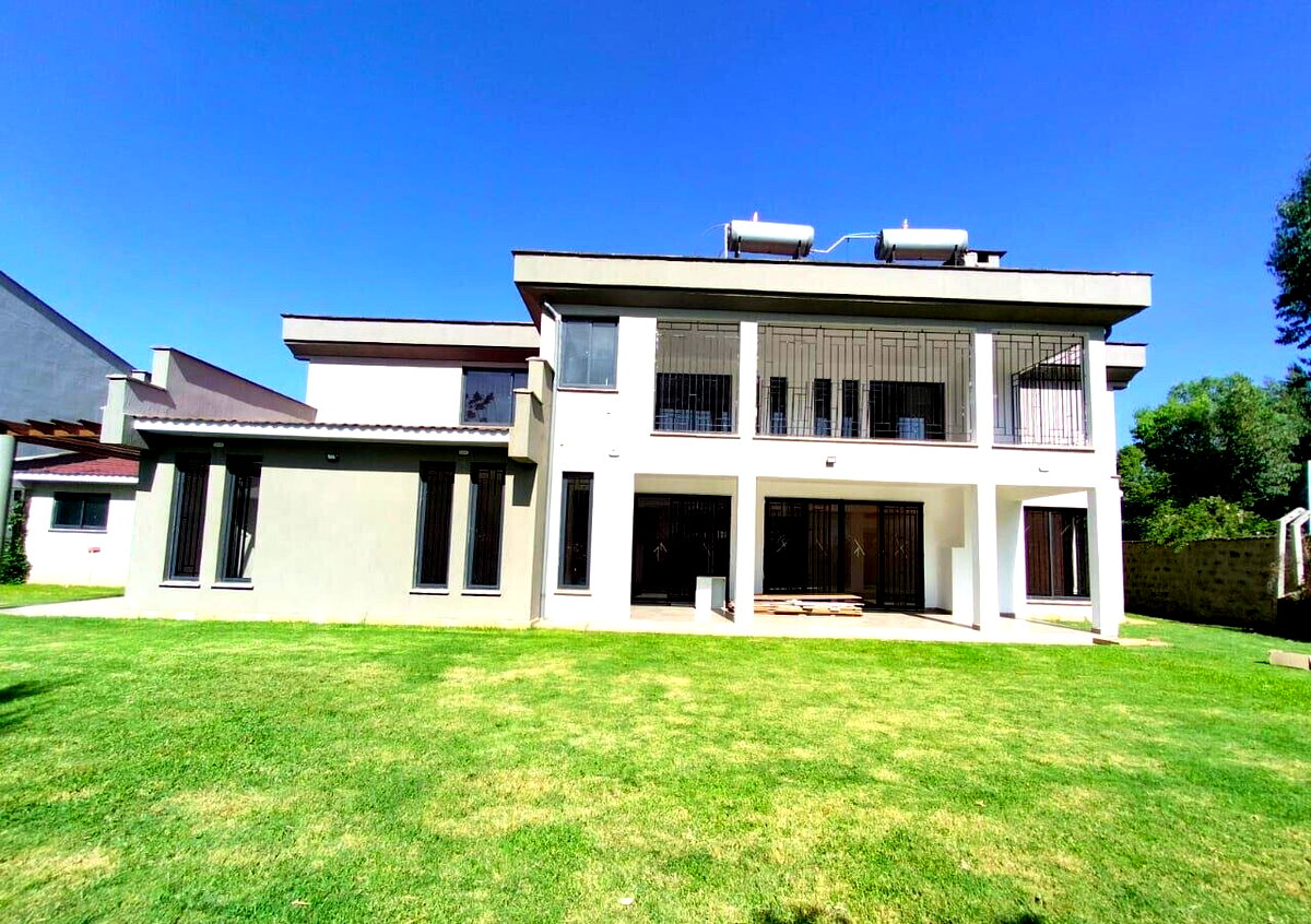 Elegant 5-Bed Villa with Fireplace & Mature Garden - Lavington
