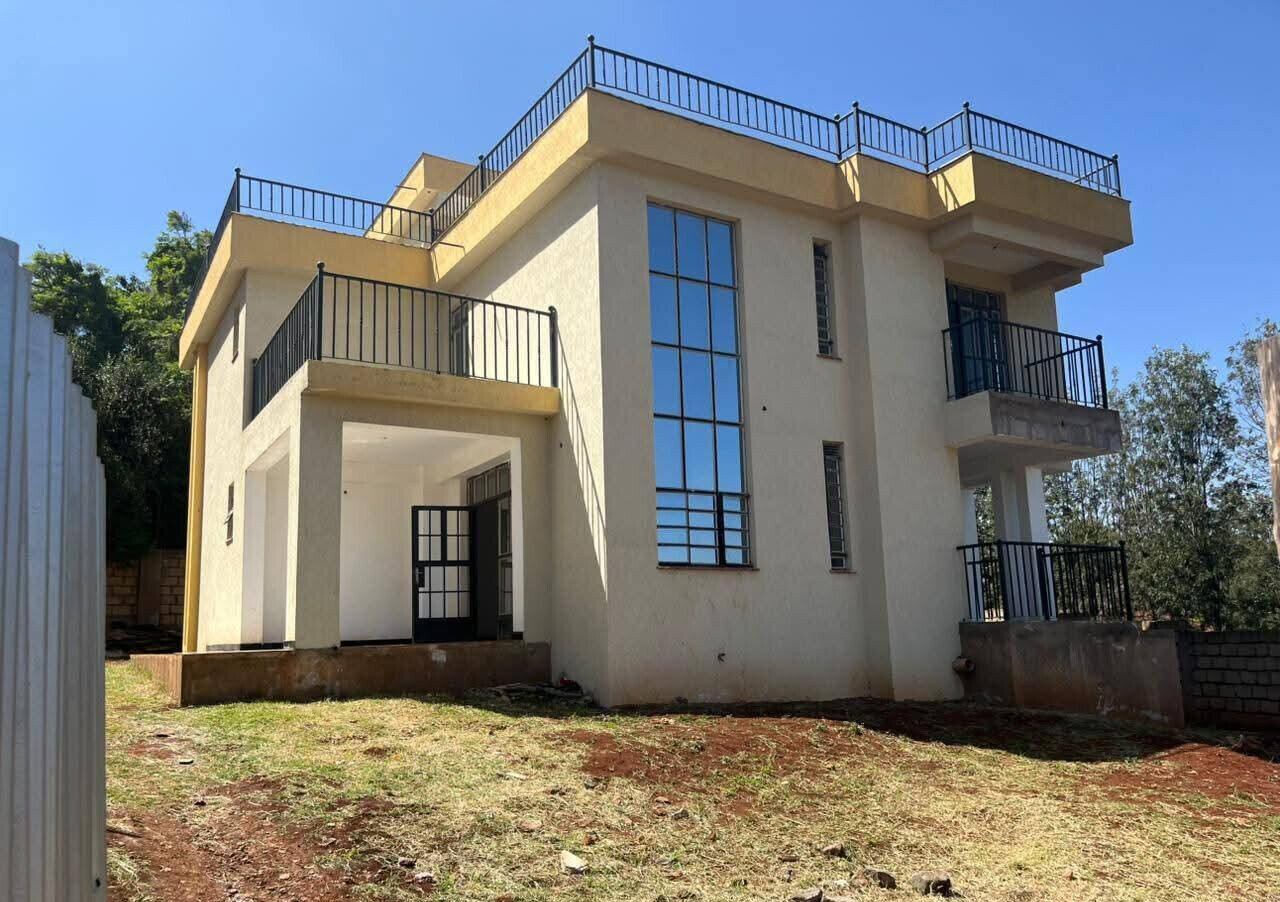 4BR All-Ensuite Villa with Rooftop Terrace & DSQ - Matasia