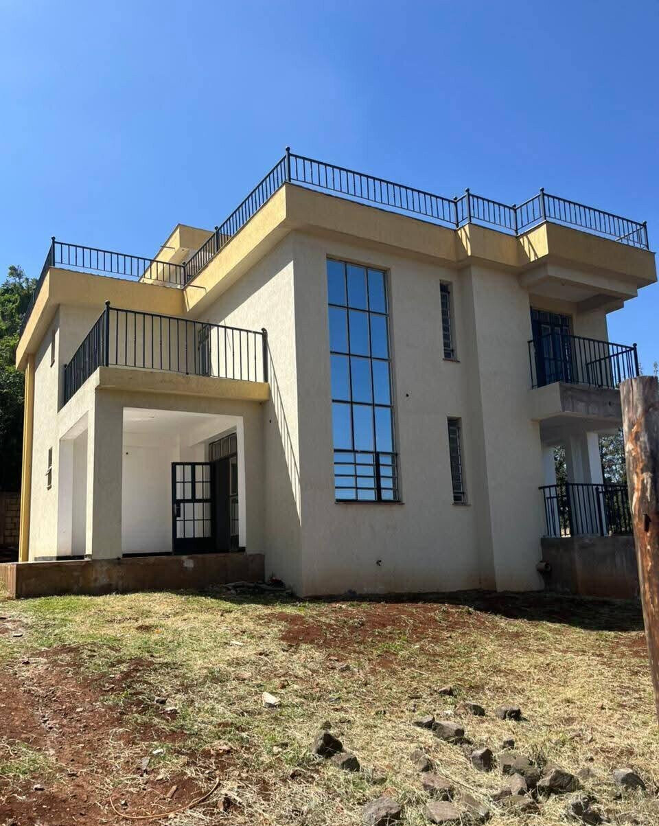 4BR All-Ensuite Villa with Rooftop Terrace & DSQ - Matasia