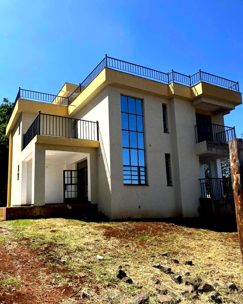 4BR All-Ensuite Villa with Rooftop Terrace & DSQ - Matasia