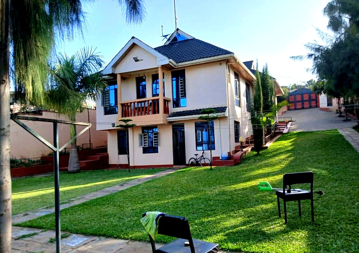 4BR Townhouse with Office & Poultry Houses - Kenyatta Road, Ruiru