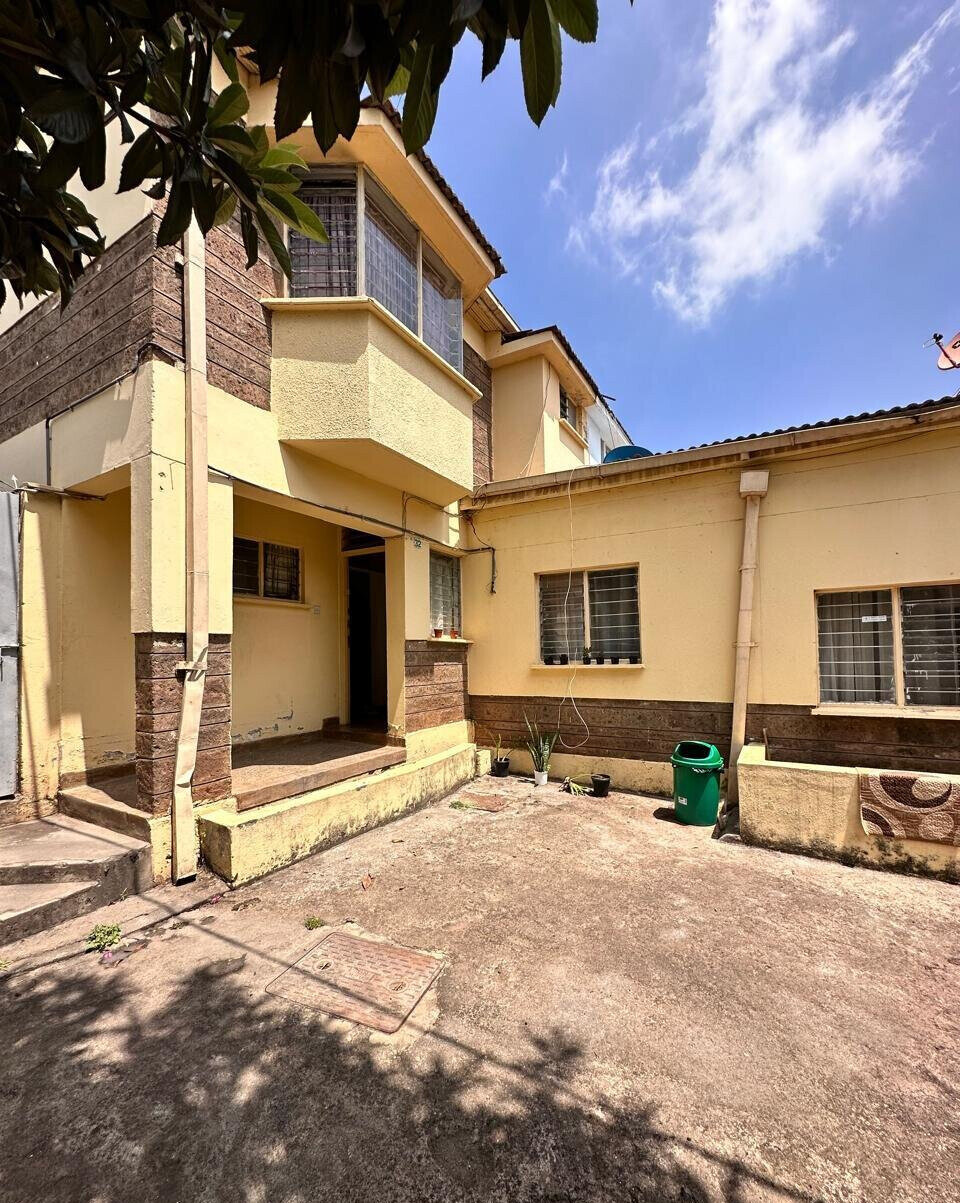 4-Bed Townhouse with Wooden Floors & DSQ – Karen