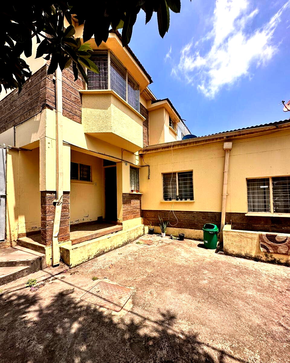 4-Bed Townhouse with Wooden Floors & DSQ – Karen