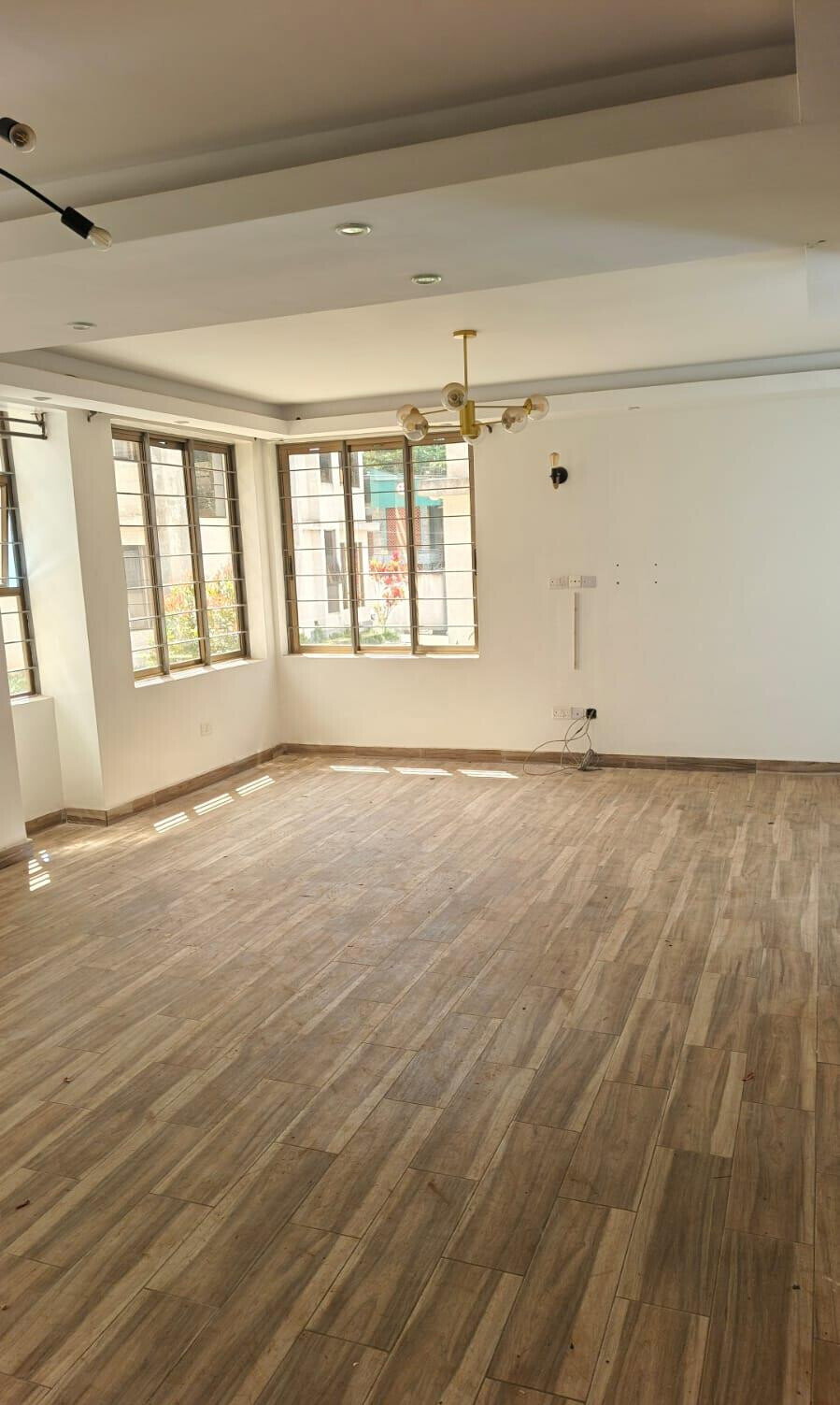 Garden Oasis with 4BR & Parking