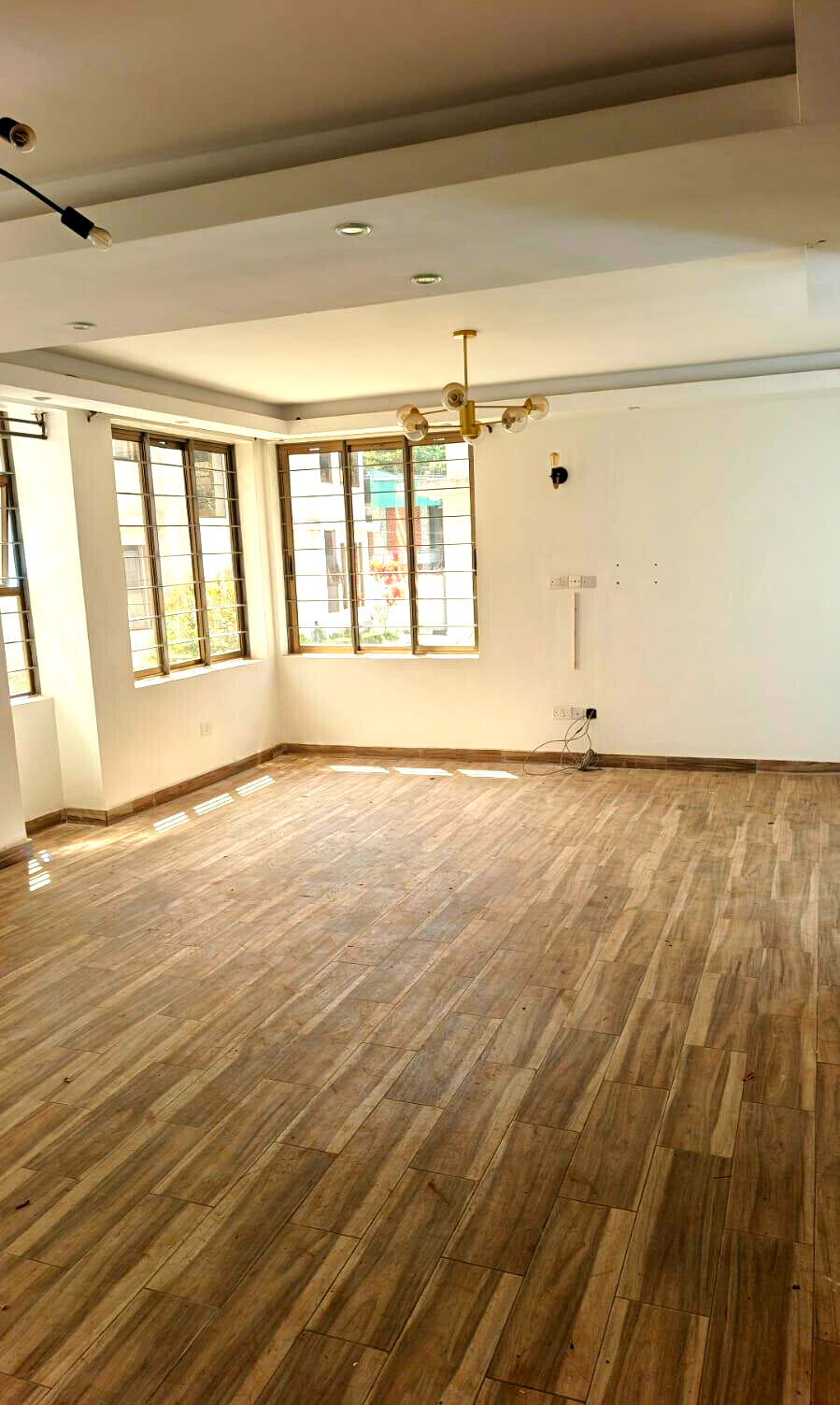 Garden Oasis with 4BR & Parking