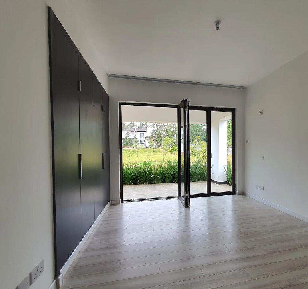 5-Ensuite Townhouse with DSQ & Ololua Forest Views – Karen