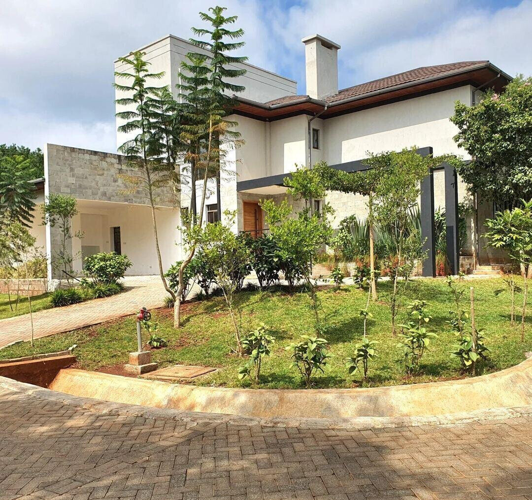 5-Ensuite Townhouse with DSQ & Ololua Forest Views – Karen