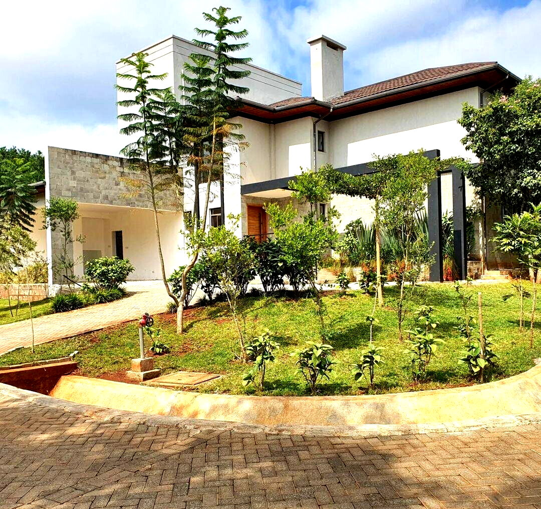 5-Ensuite Townhouse with DSQ & Ololua Forest Views – Karen