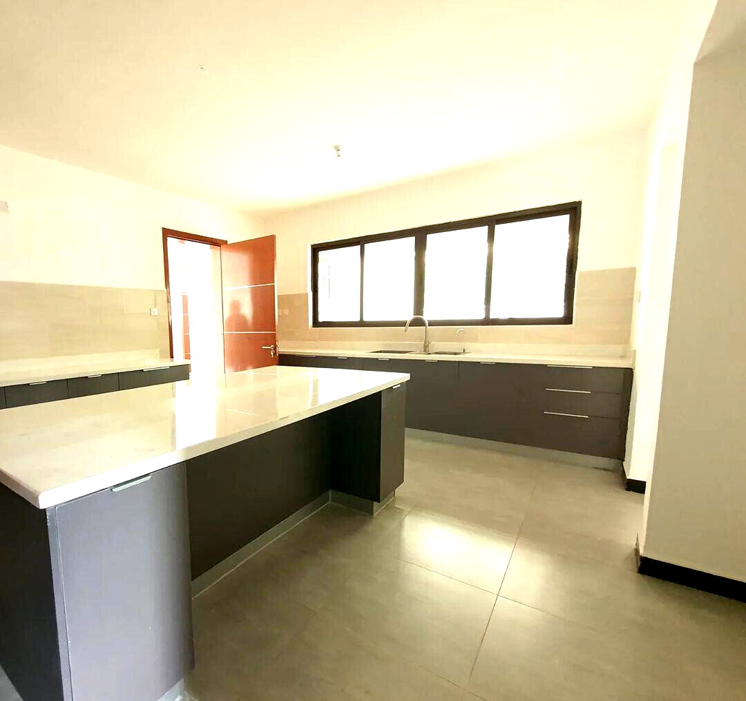 5-Ensuite Townhouse with DSQ & Ololua Forest Views – Karen