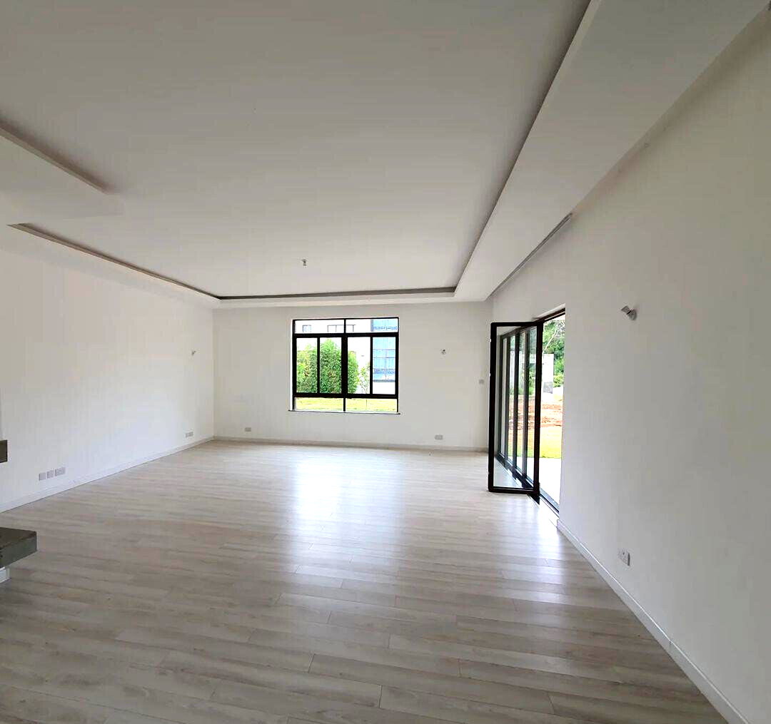 5-Ensuite Townhouse with DSQ & Ololua Forest Views – Karen