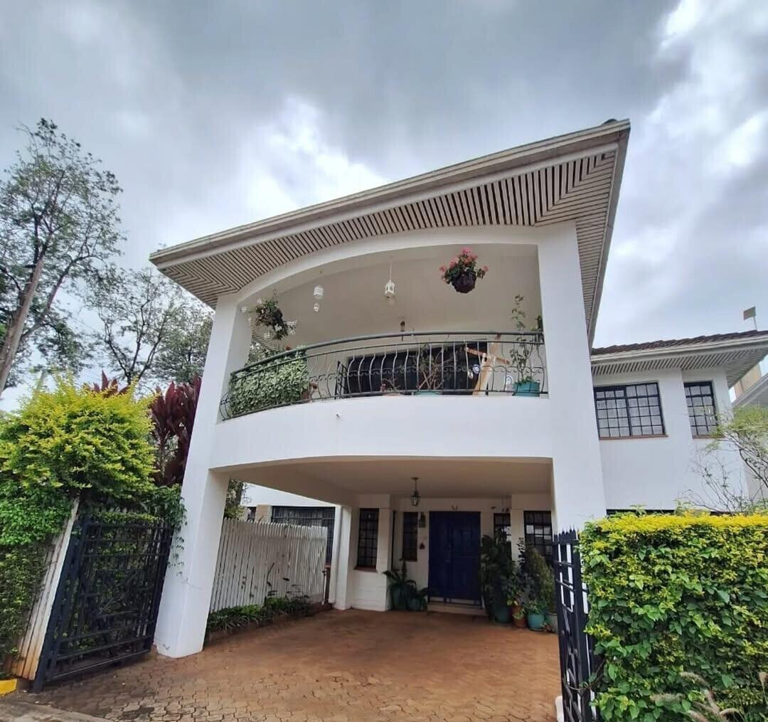 4-Ensuite Townhouse with Pool & Solar on Grevillea Grove - Westlands