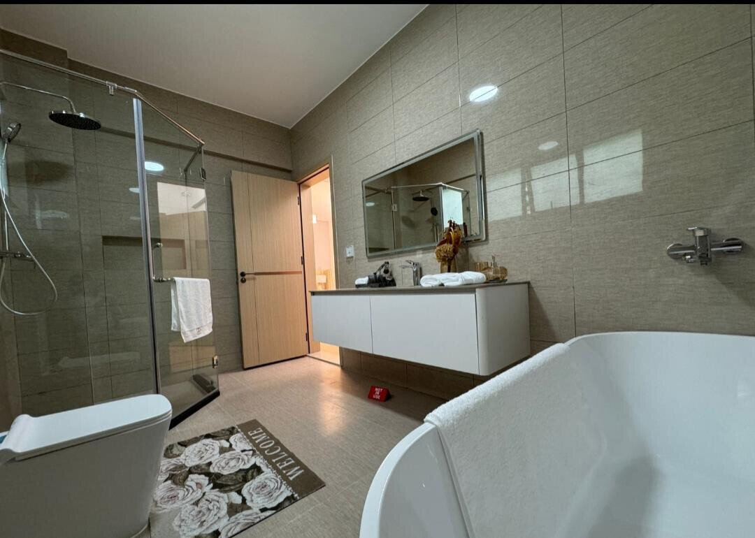 3BR All-Ensuite with Rooftop Pool & Gym - Kilimani