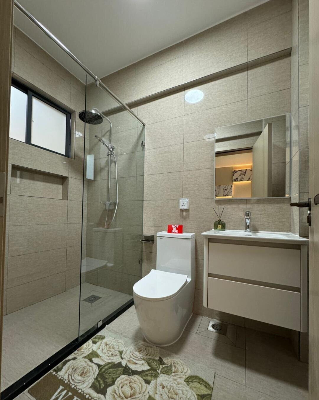 3BR All-Ensuite with Rooftop Pool & Gym - Kilimani