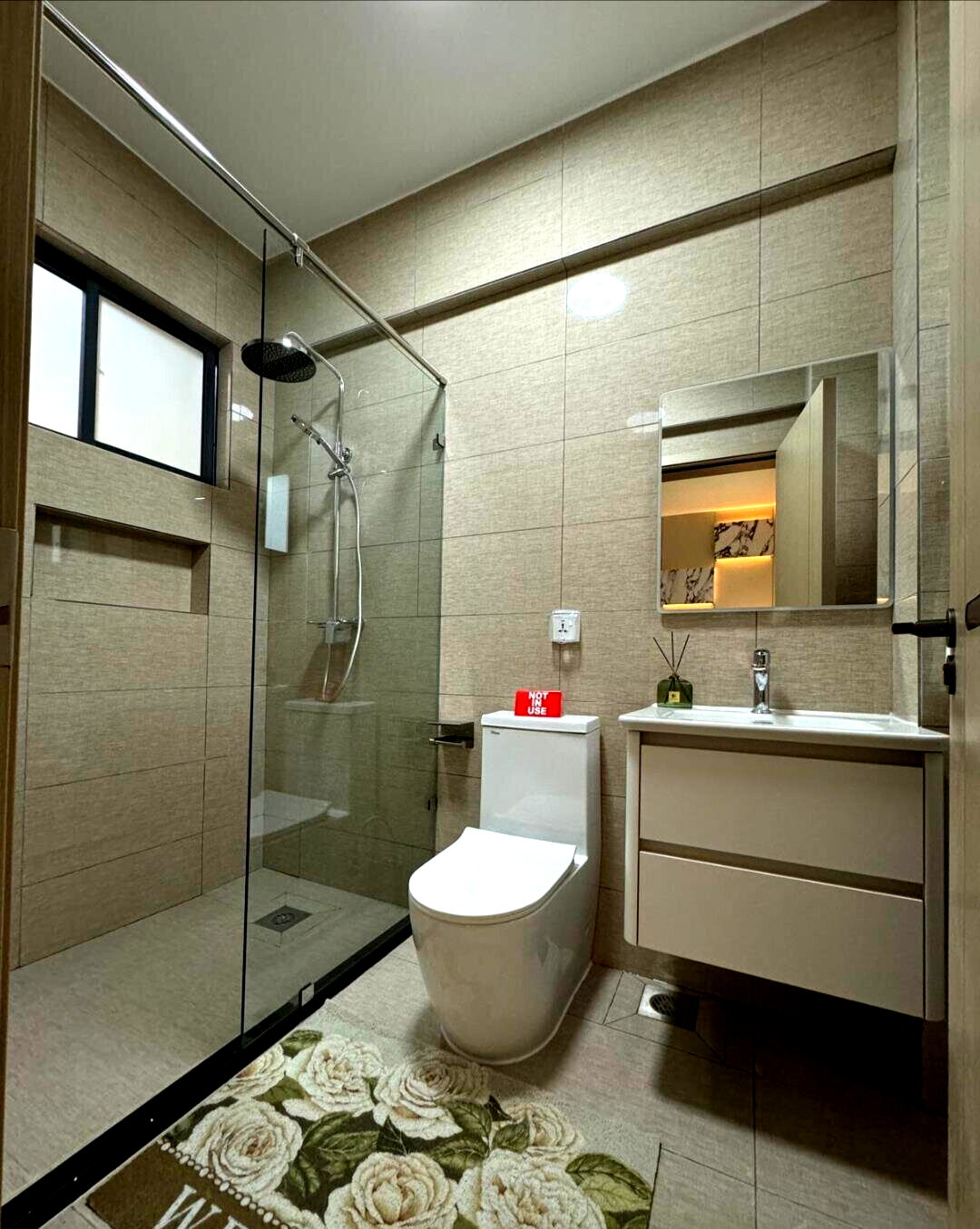3BR All-Ensuite with Rooftop Pool & Gym - Kilimani