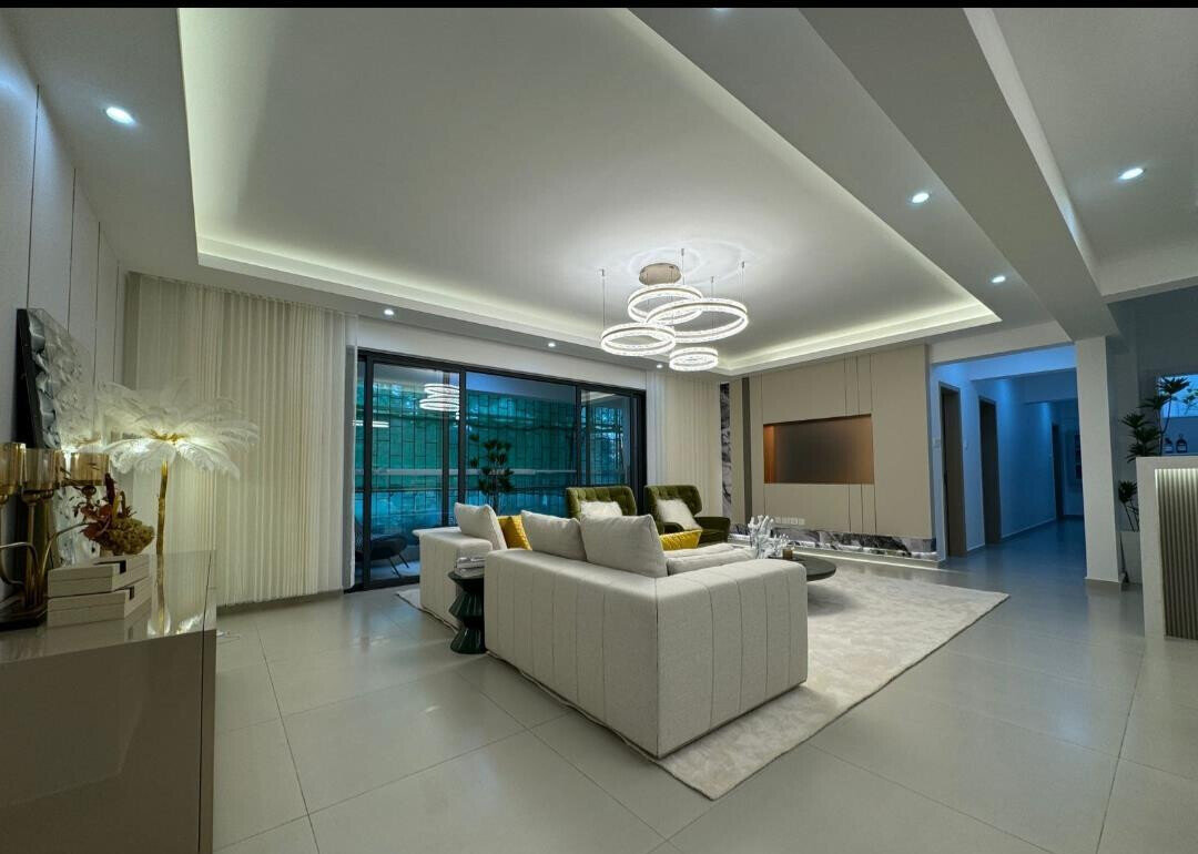 3BR All-Ensuite with Rooftop Pool & Gym - Kilimani