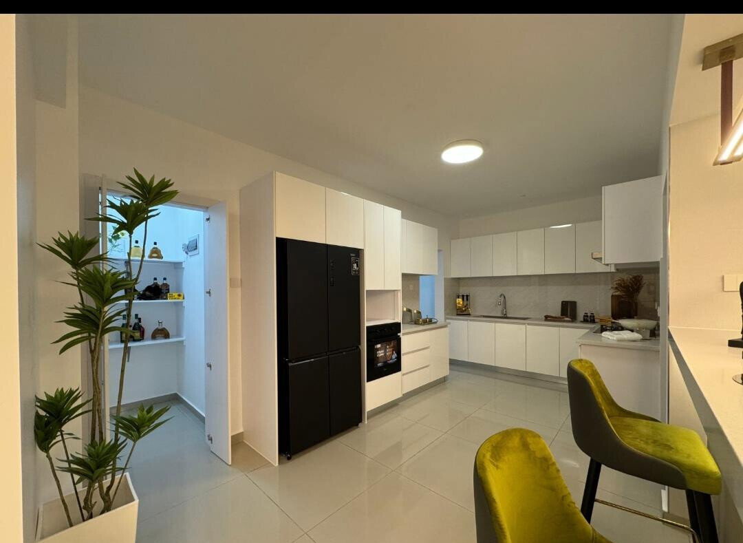 3BR All-Ensuite with Rooftop Pool & Gym - Kilimani