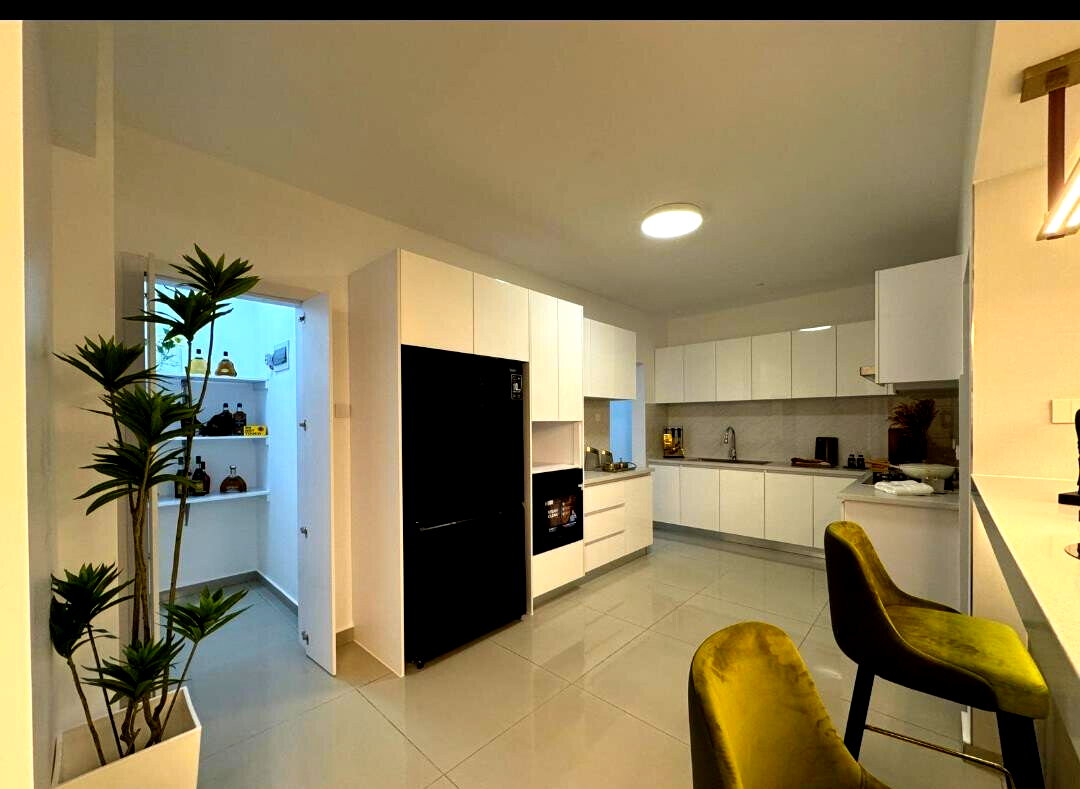3BR All-Ensuite with Rooftop Pool & Gym - Kilimani
