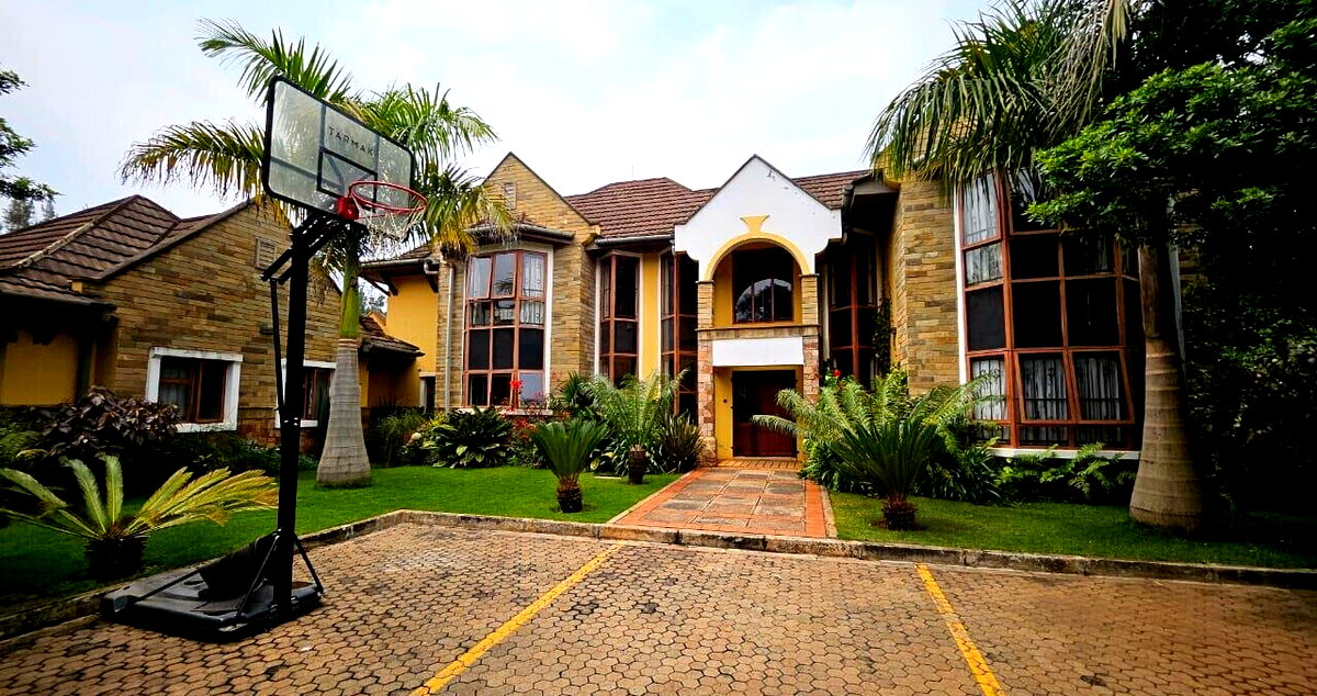 5BR Townhouse with Indoor-Outdoor Flow & DSQ - Runda