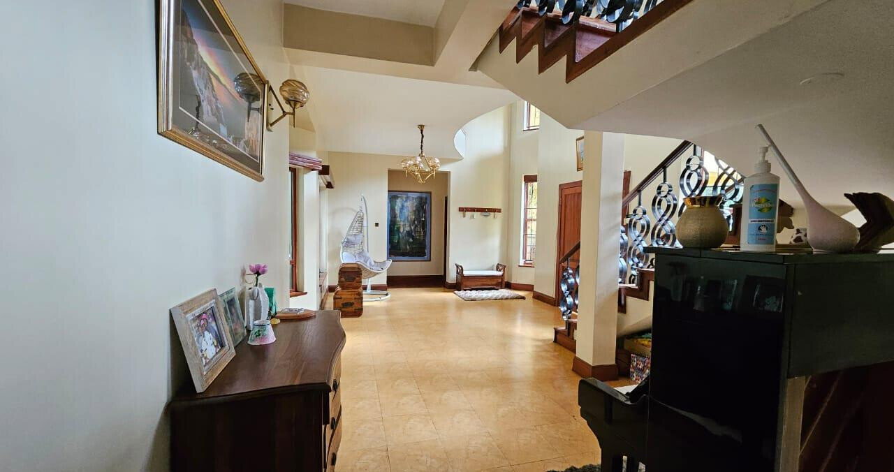 5BR Townhouse with Indoor-Outdoor Flow & DSQ - Runda