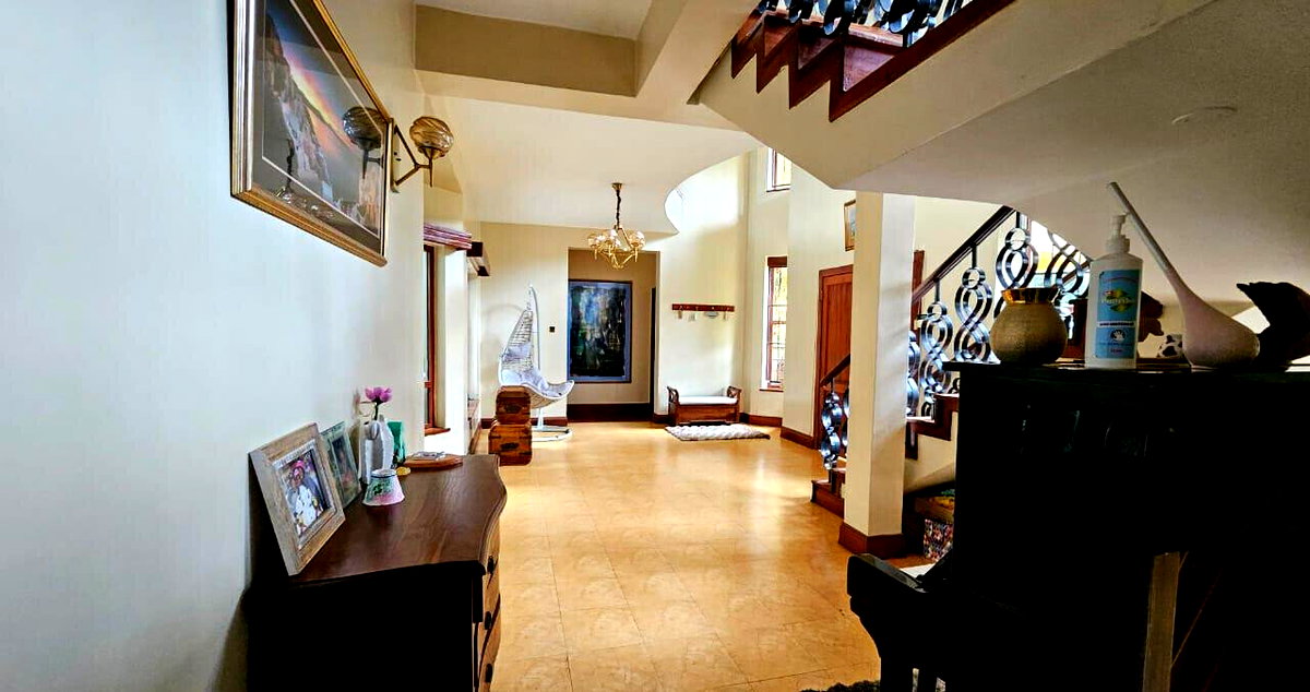 5BR Townhouse with Indoor-Outdoor Flow & DSQ - Runda