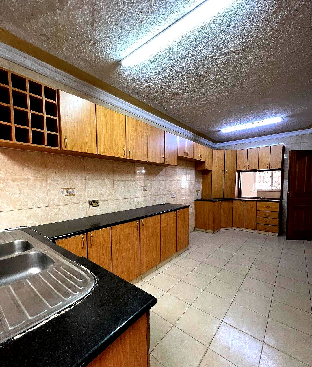 4BR Townhouse with Guest Ensuite Downstairs & DSQ - Kileleshwa