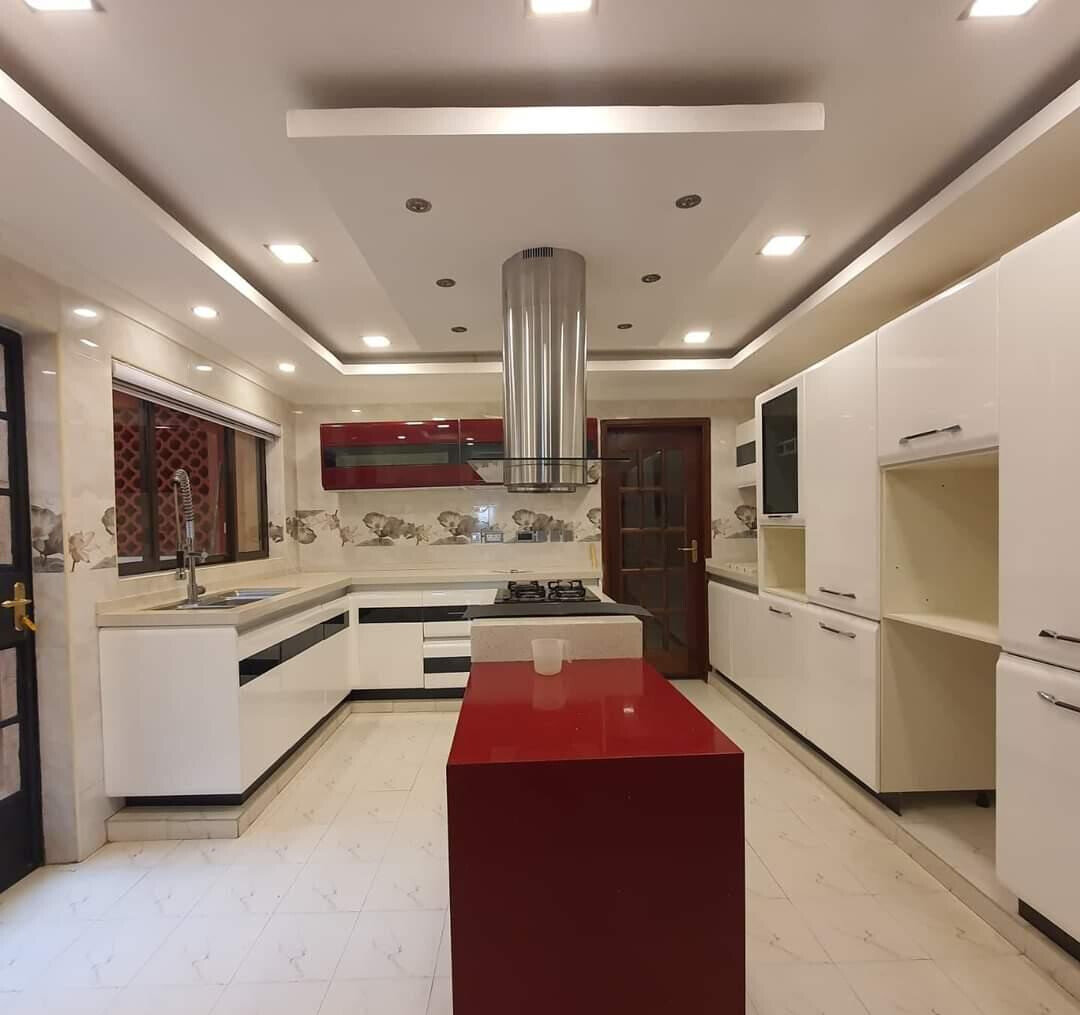 5BR Townhouse with Rooftop Terrace & DSQ - Lavington