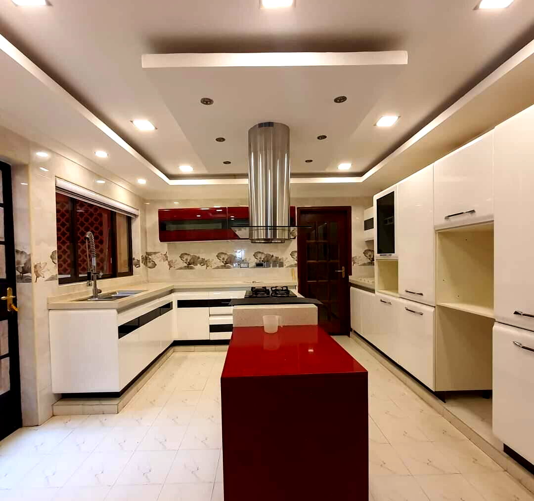 5BR Townhouse with Rooftop Terrace & DSQ - Lavington