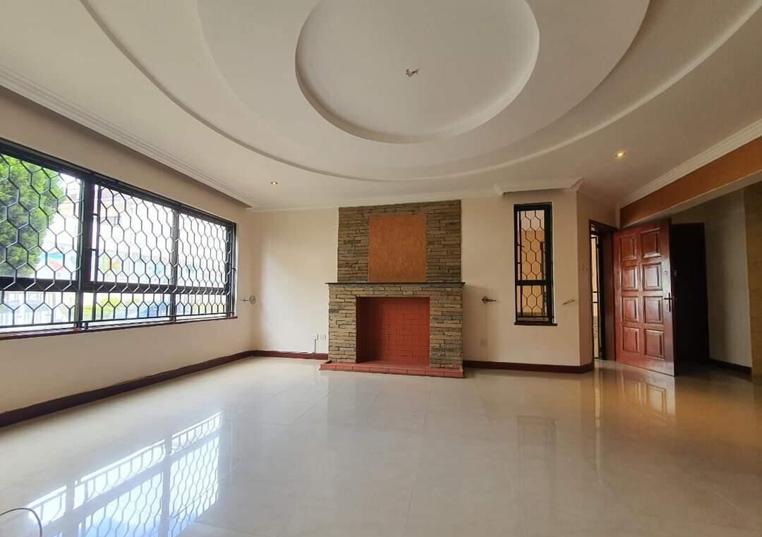 5BR Townhouse with Rooftop Terrace & DSQ - Lavington