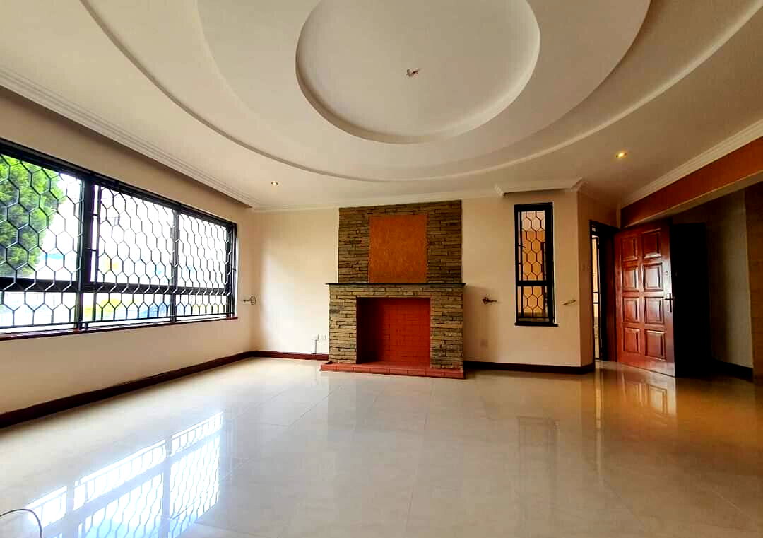 5BR Townhouse with Rooftop Terrace & DSQ - Lavington