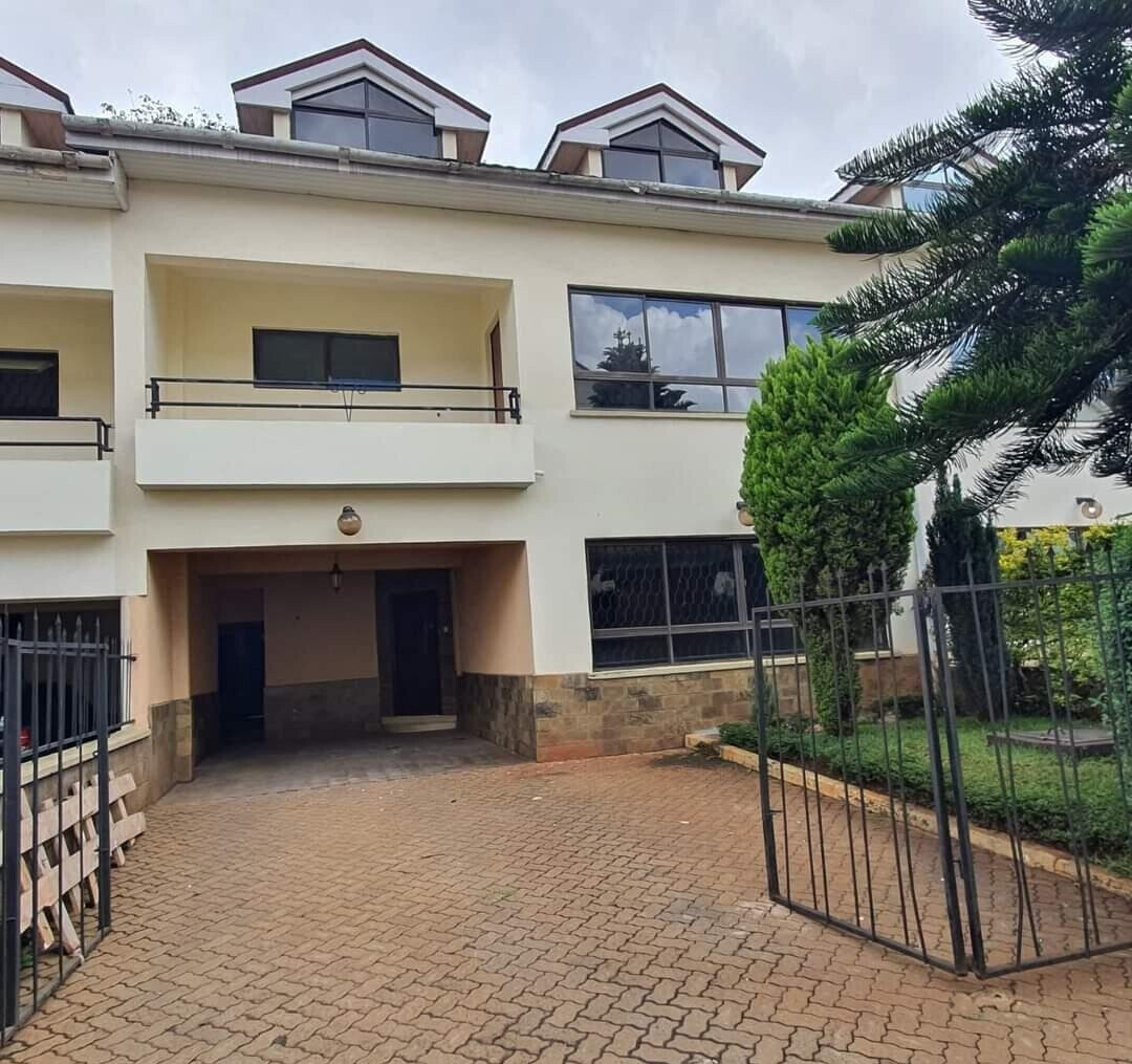 5BR Townhouse with Rooftop Terrace & DSQ - Lavington