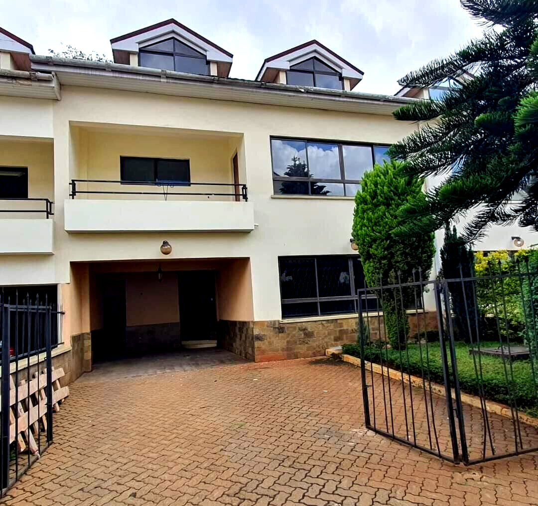 5BR Townhouse with Rooftop Terrace & DSQ - Lavington