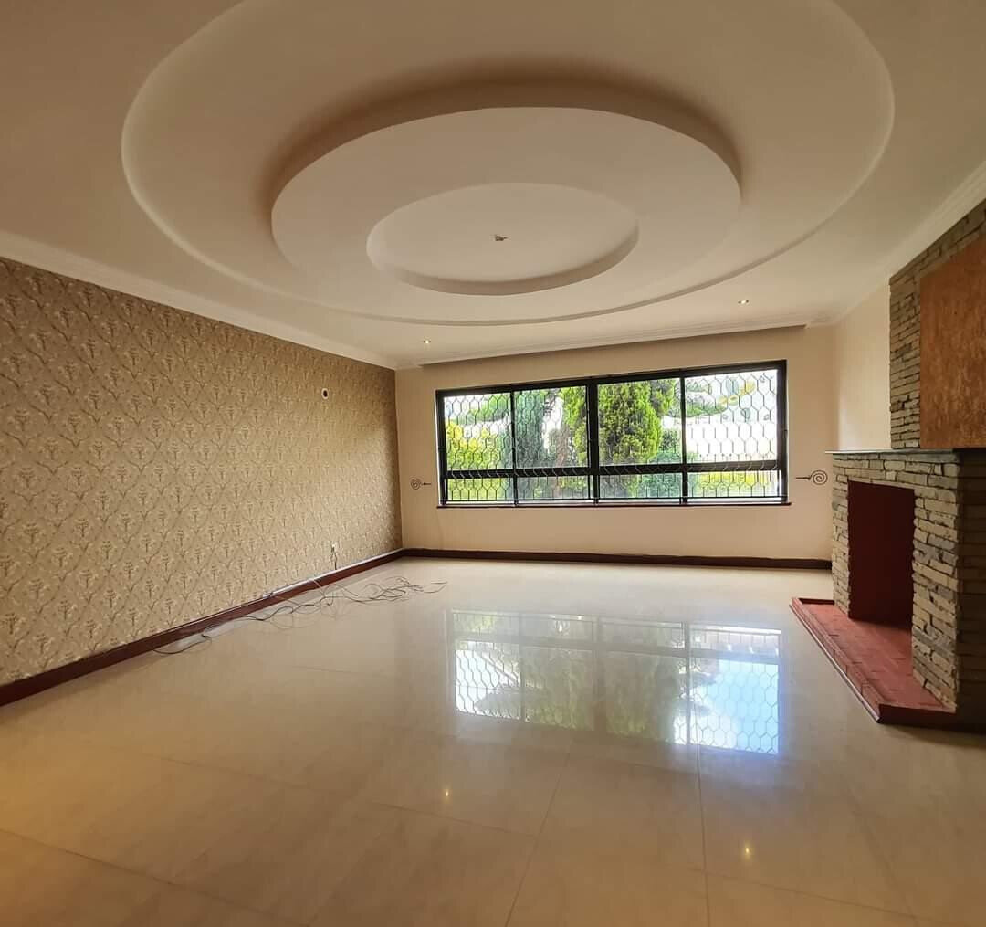5BR Townhouse with Rooftop Terrace & DSQ - Lavington