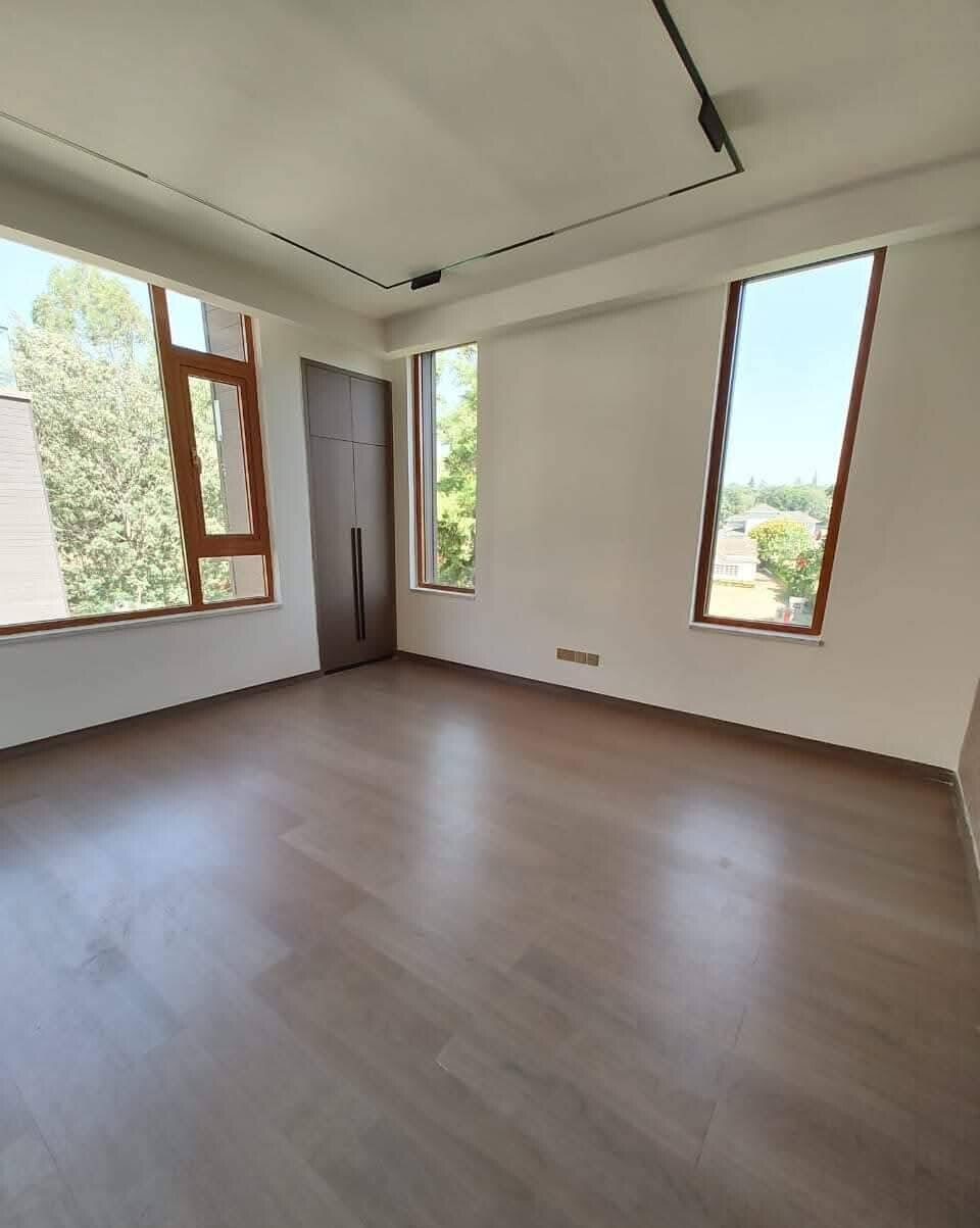 6-Ensuite Townhouse with Rooftop Terrace & Gym - Lavington