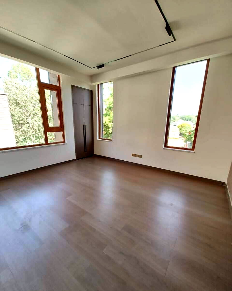 6-Ensuite Townhouse with Rooftop Terrace & Gym - Lavington