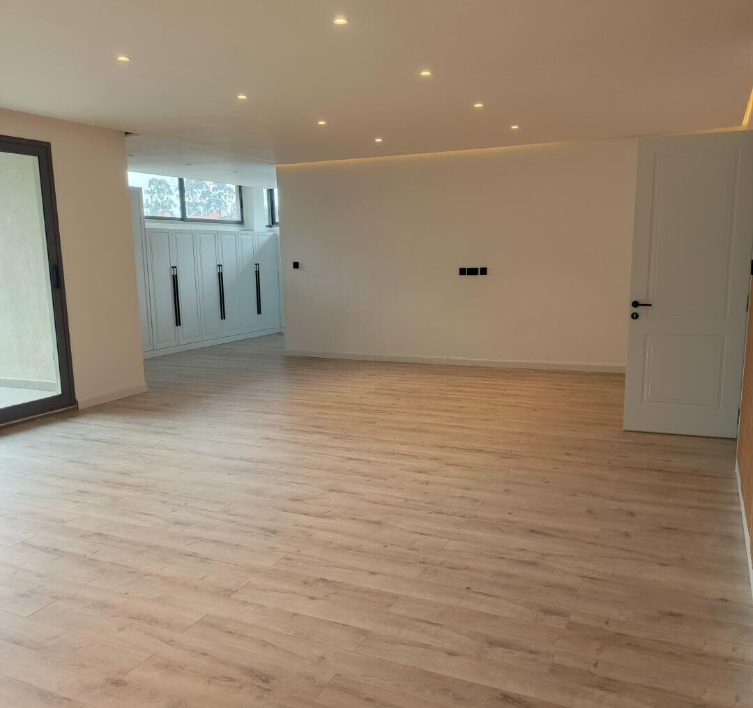 Custom-Designed 5BR Villa with Double-Height Ceilings - Lavington