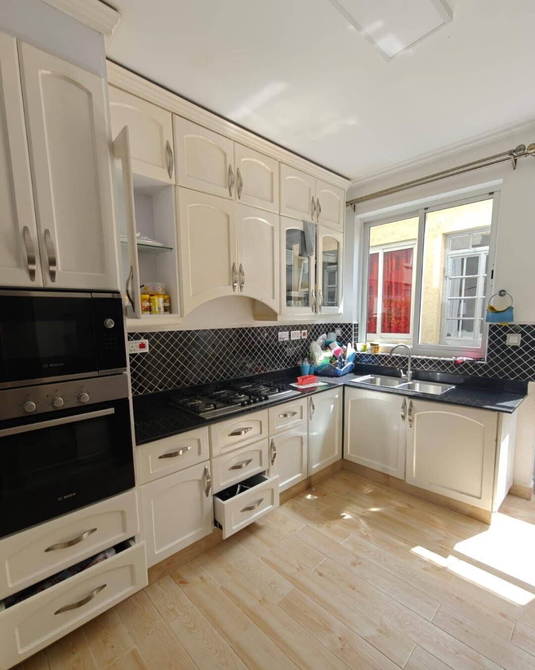 4BR Townhouse with Pool, Gym & DSQ - Kitengela